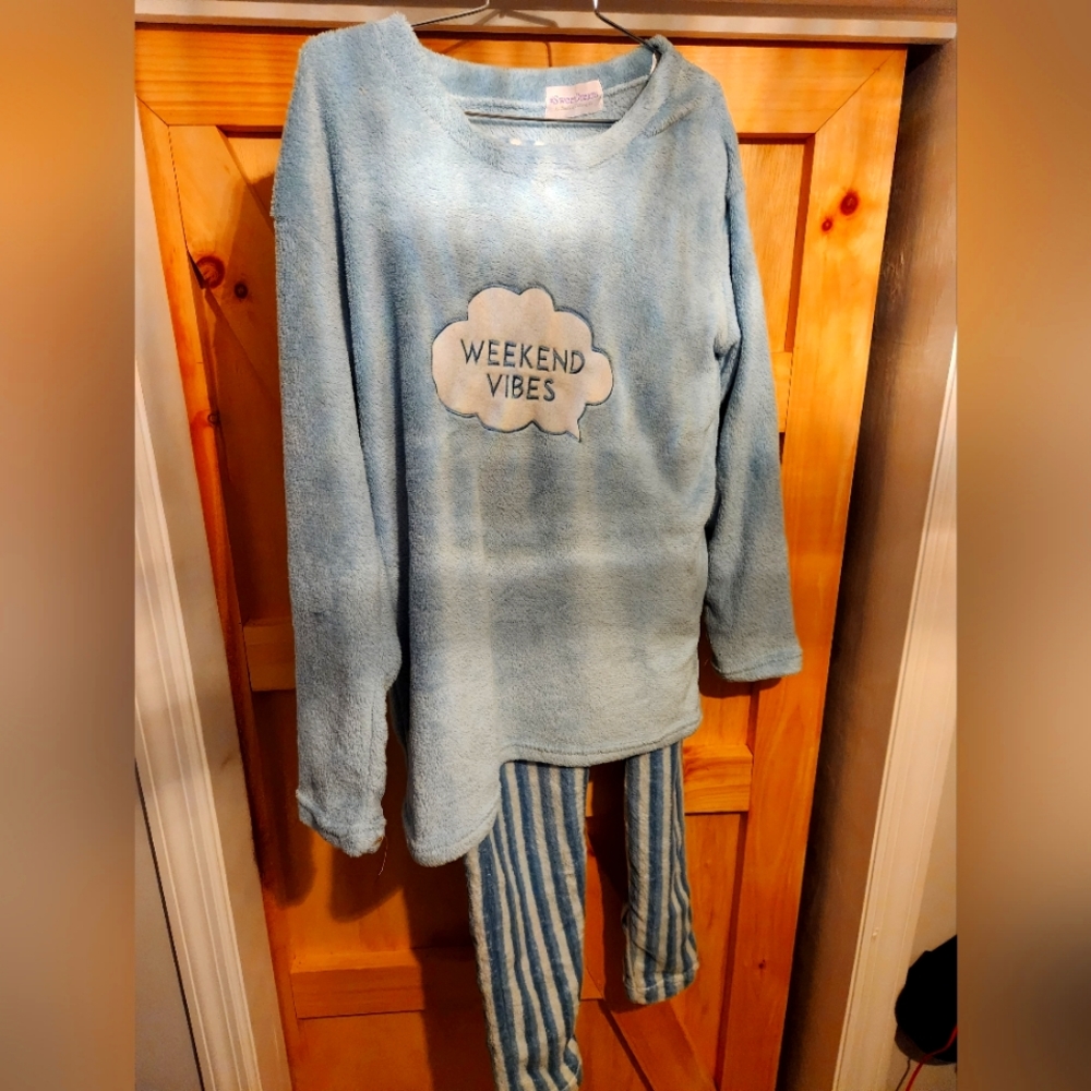 Women's Sweet dreams Pjs set "weekend vibes" size L